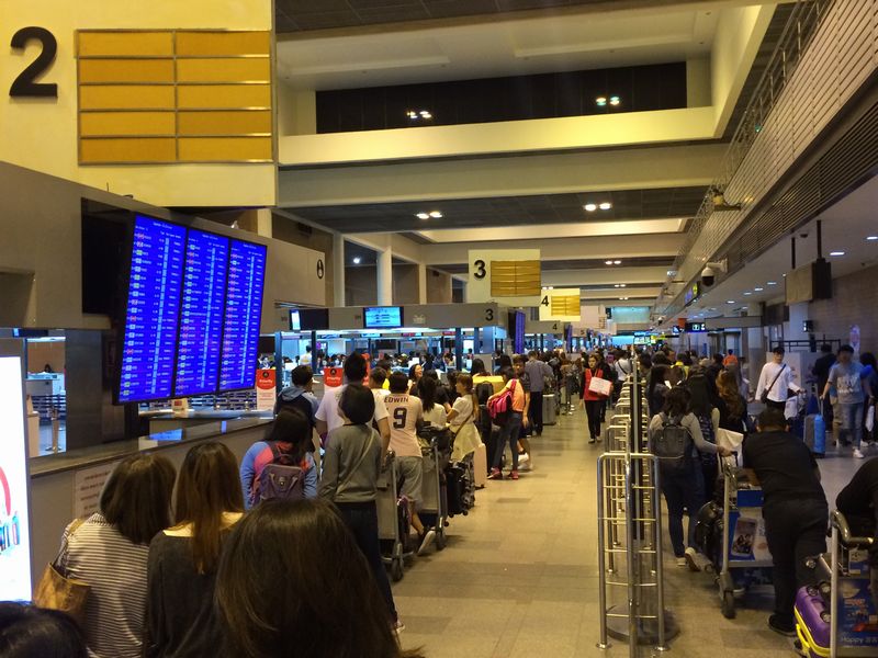 ドンムアン空港チェックインカウンターの行列