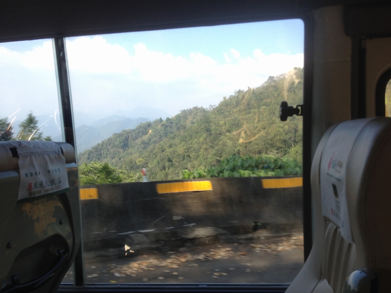 大坪頂から北港渓への峠