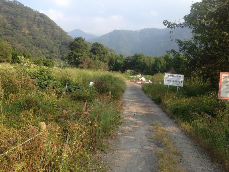 共同墓地の入り口